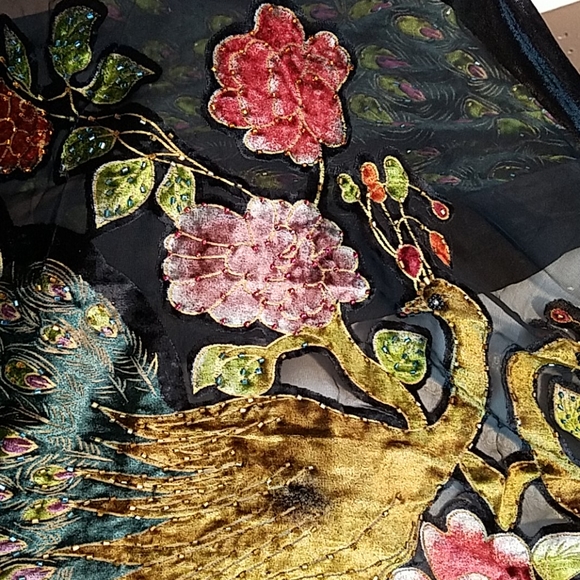 Handmade and handembroided shwal - Picture 5 of 8